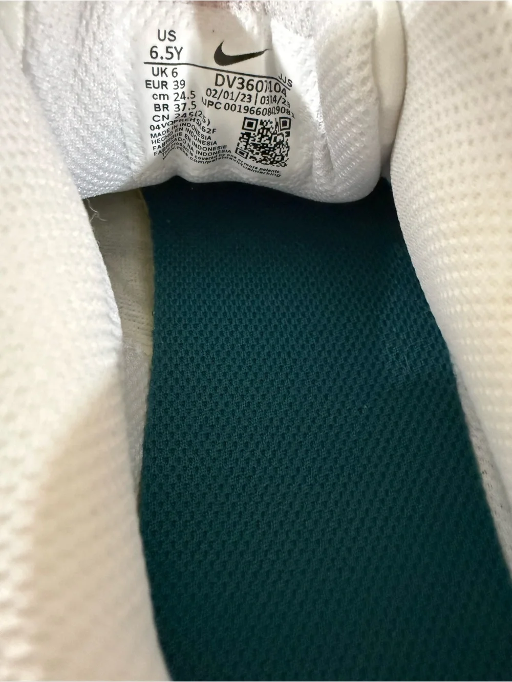 Nike Air Max Sneakers in White, Mint and Teal